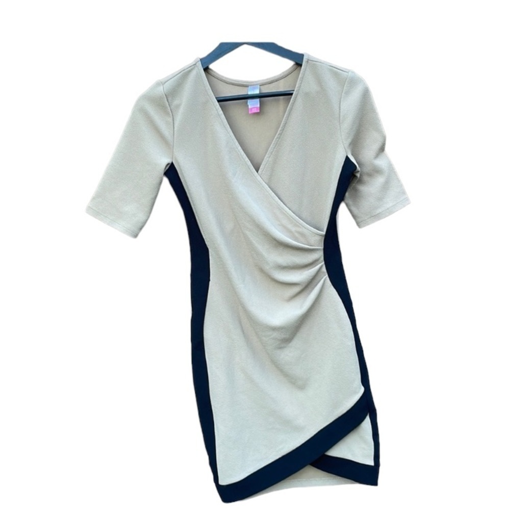 No Boundaries small tan and black dress